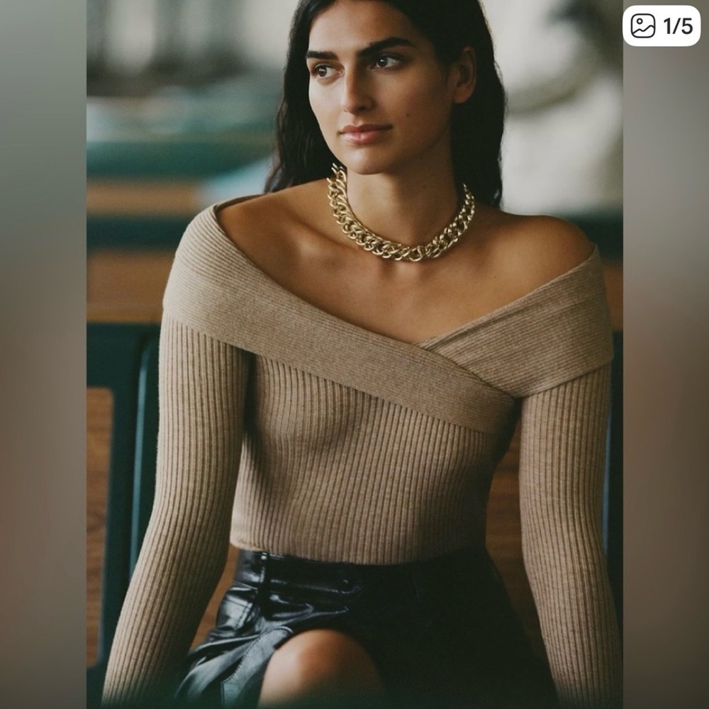 By Anthropologie Ribbed Off-The-Shoulder Sweater size small Honey
